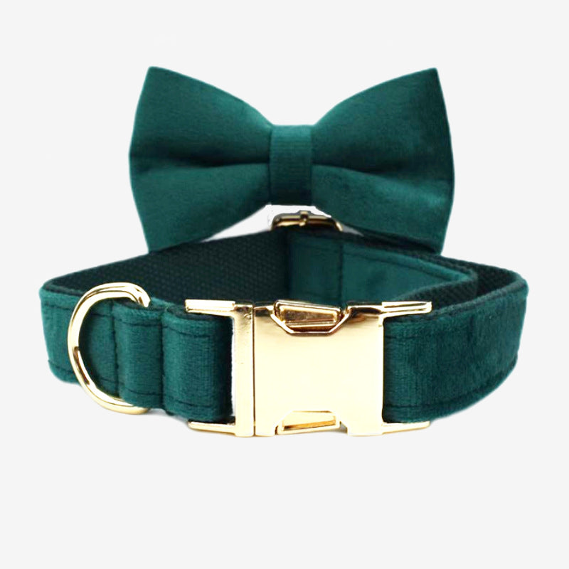 Custom engraved velvet dog collar with festive bow tie – dark green holiday style